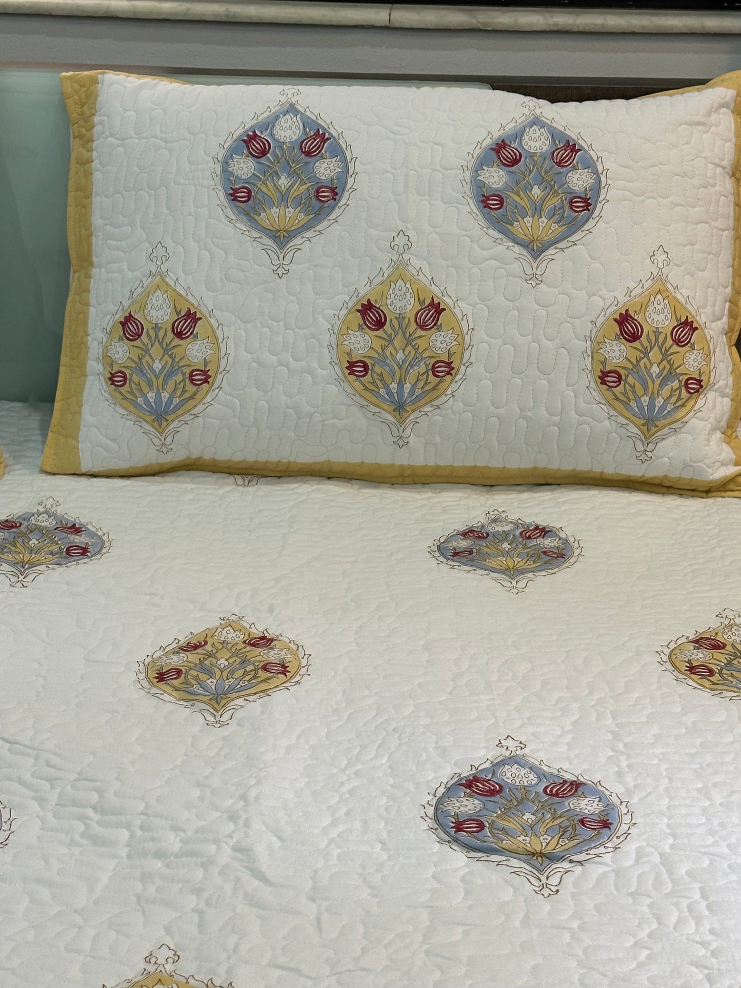 ZEENAT QUILTED BED COVER