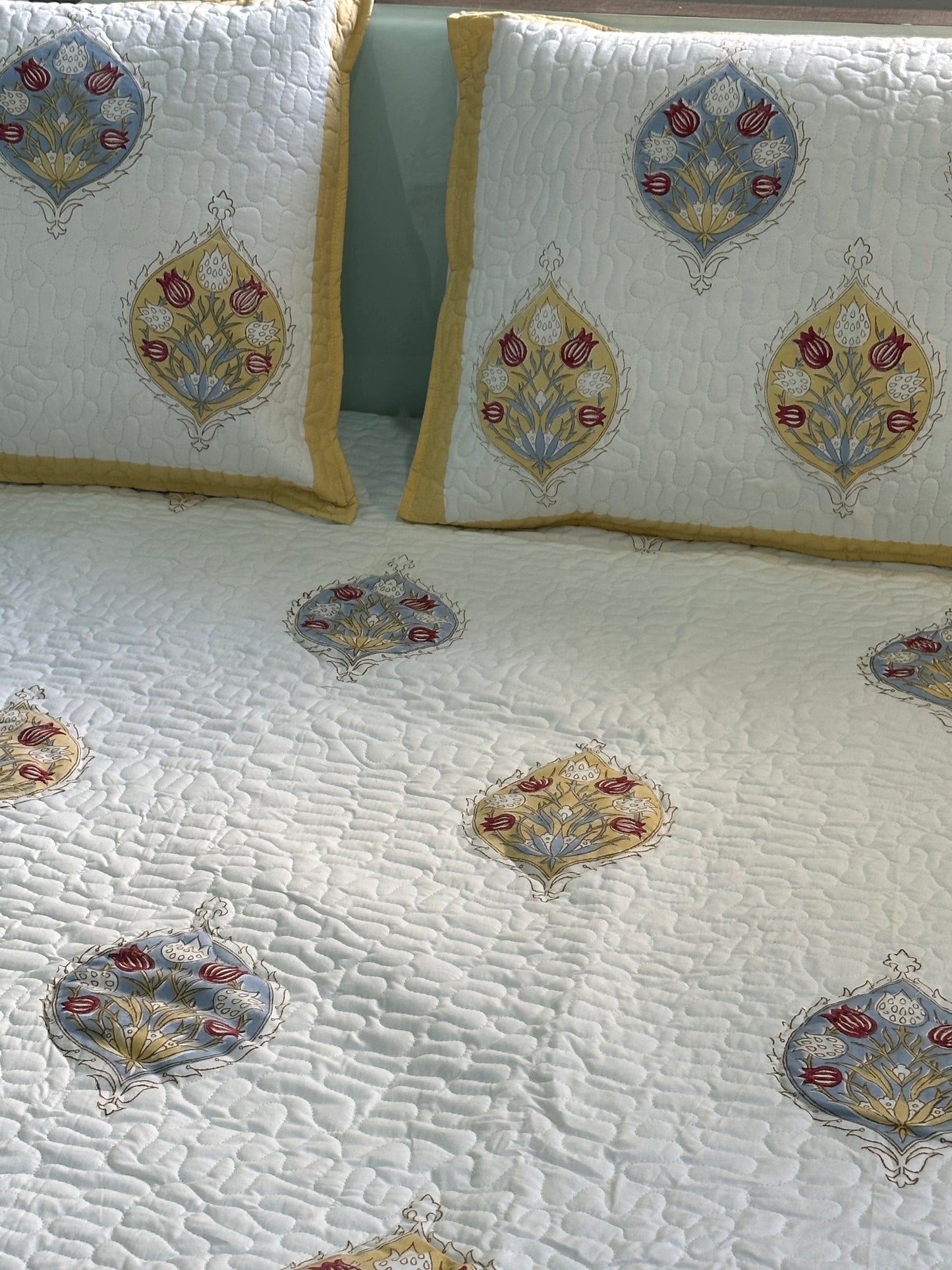 ZEENAT QUILTED BED COVER