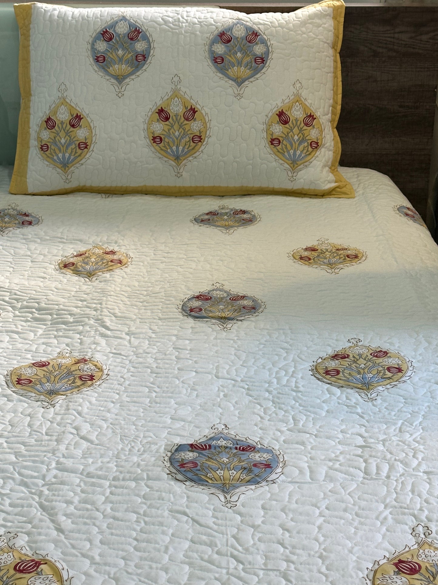 ZEENAT QUILTED BED COVER