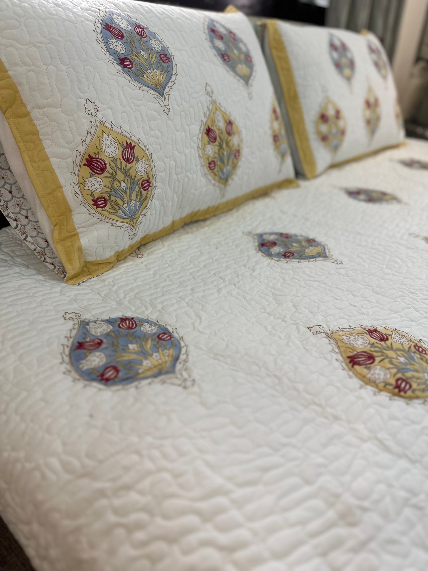 ZEENAT QUILTED BED COVER