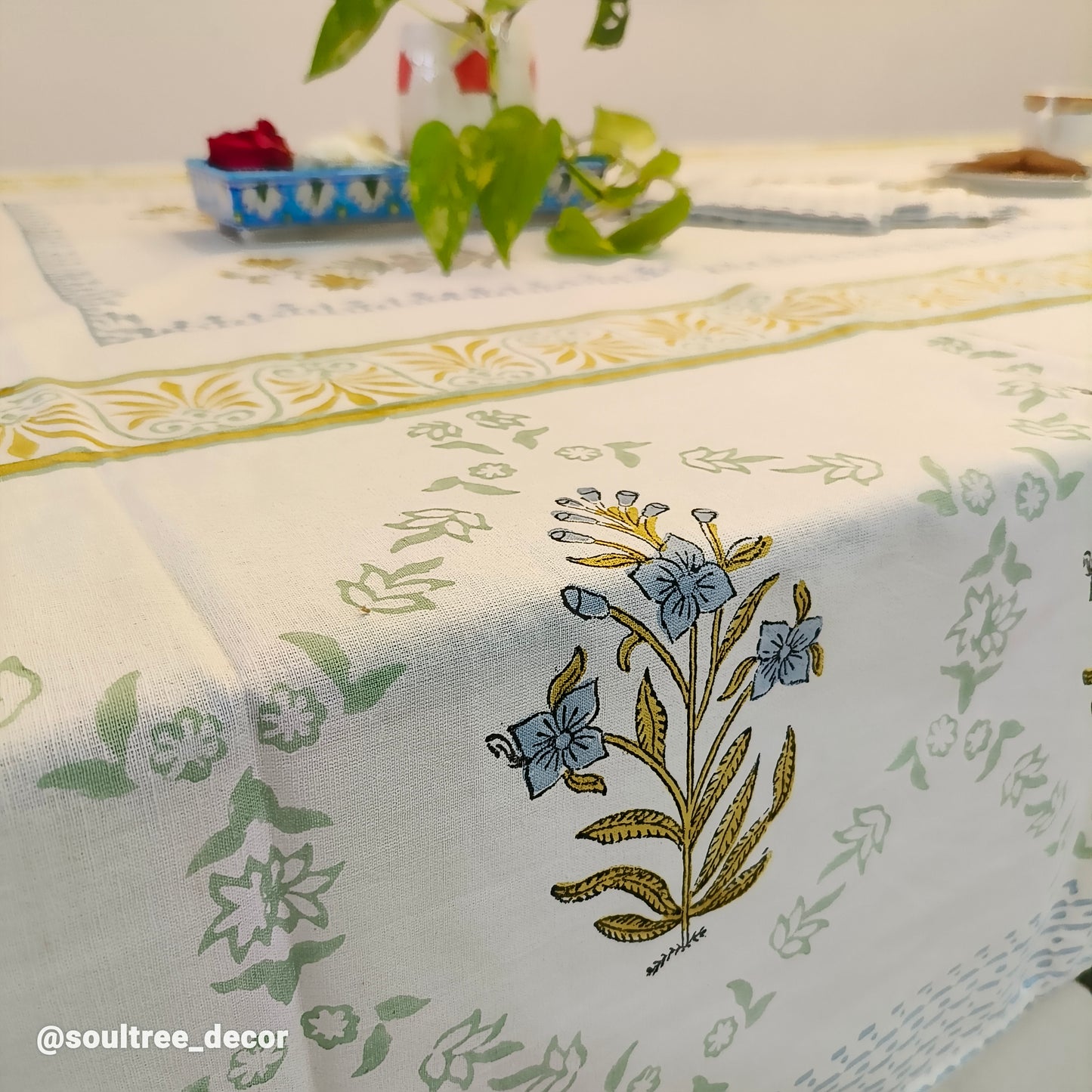 WHITE TABLE COVER 1+6